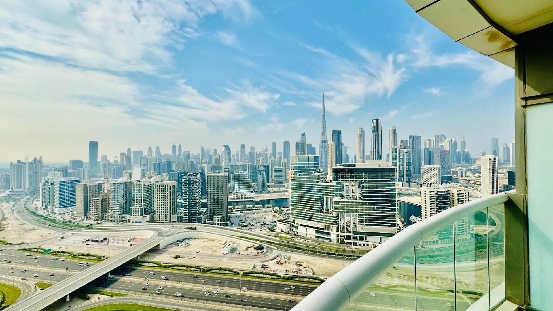 Luxe 3Br , Paramount By Damac, Excellent Pool Dubai United Arab Emirates
