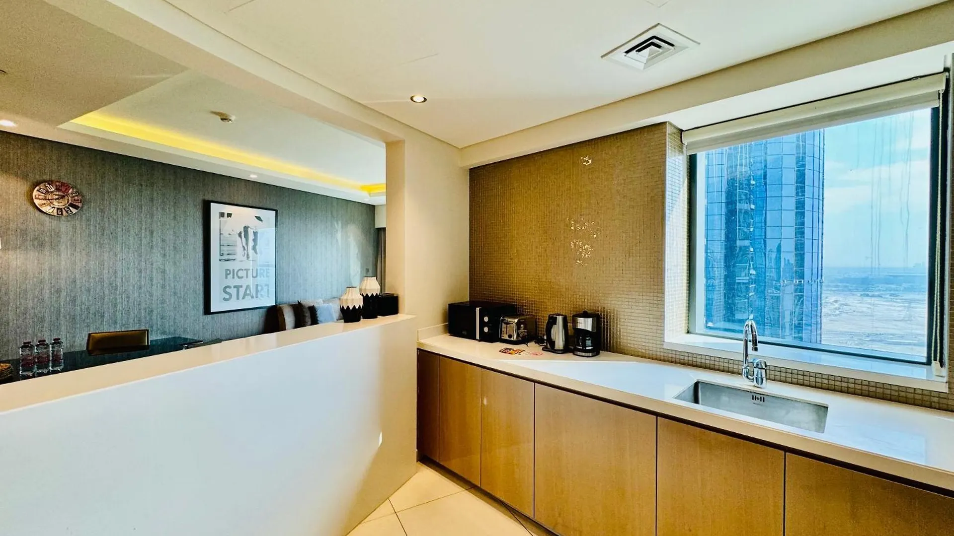 Apartment Luxe 3Br , Paramount By Damac, Excellent Pool Dubai