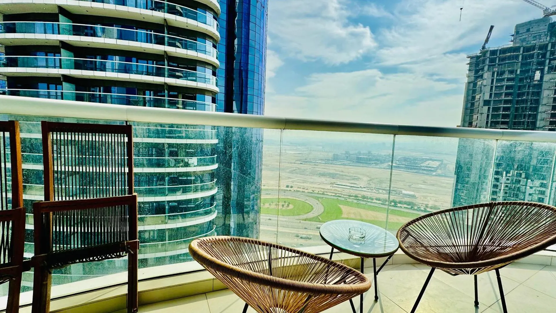 Luxe 3Br , Paramount By Damac, Excellent Pool Dubai 0*,  Vereinigte Arabische Emirate