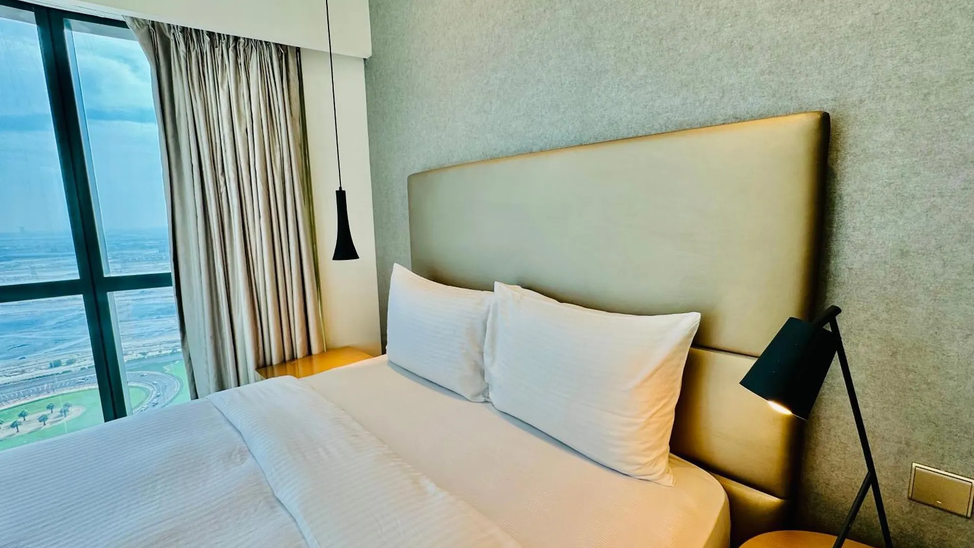 Luxe 3Br , Paramount By Damac, Excellent Pool Dubai Apartment