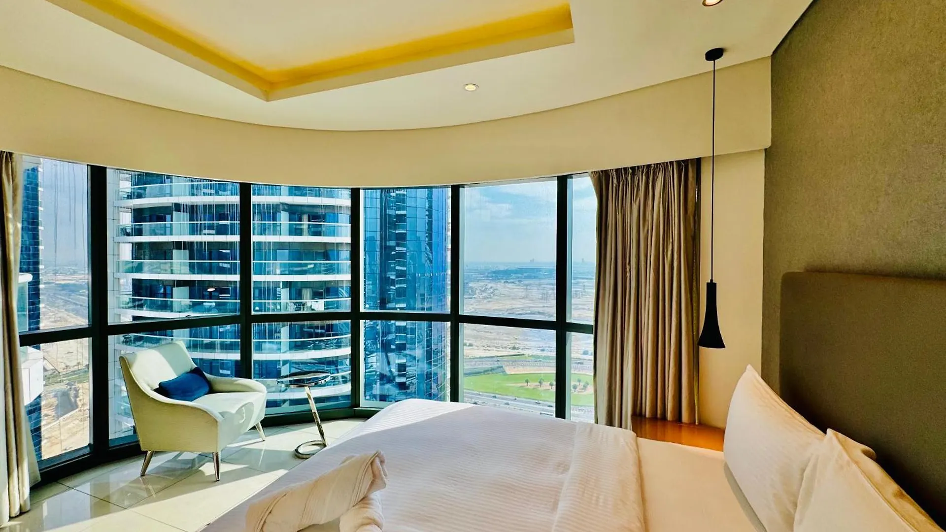 Apartment Luxe 3Br , Paramount By Damac, Excellent Pool Dubai